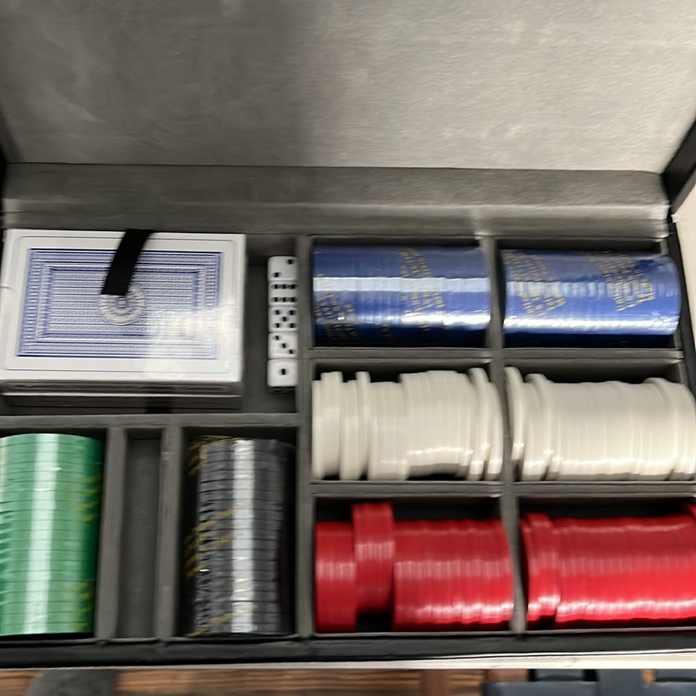 Leather cased poker game box like new - Picture 6 of 8